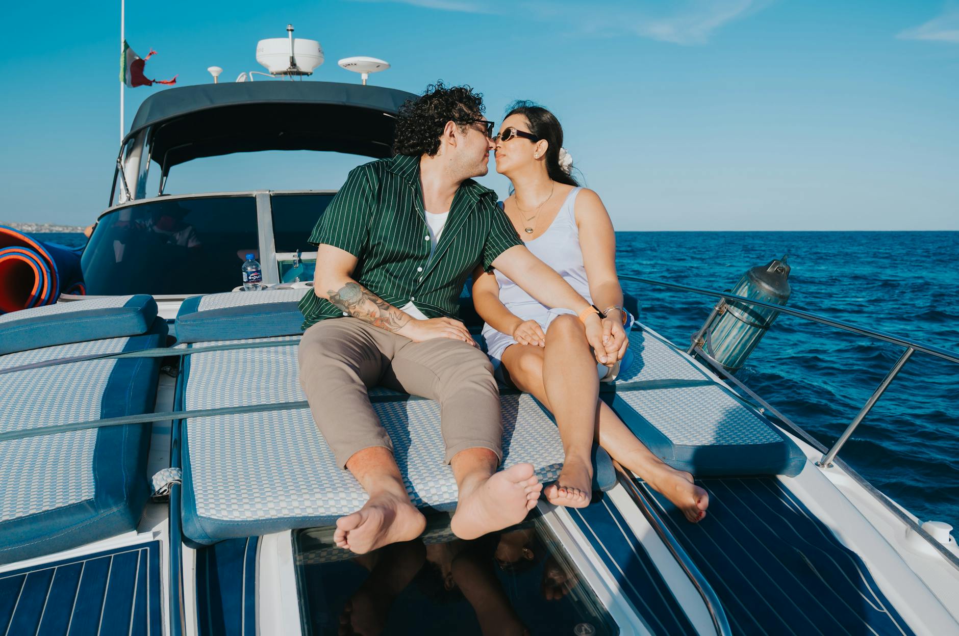 트뤼도와 美팝스타의 요트 애정행각, 화제의 중심