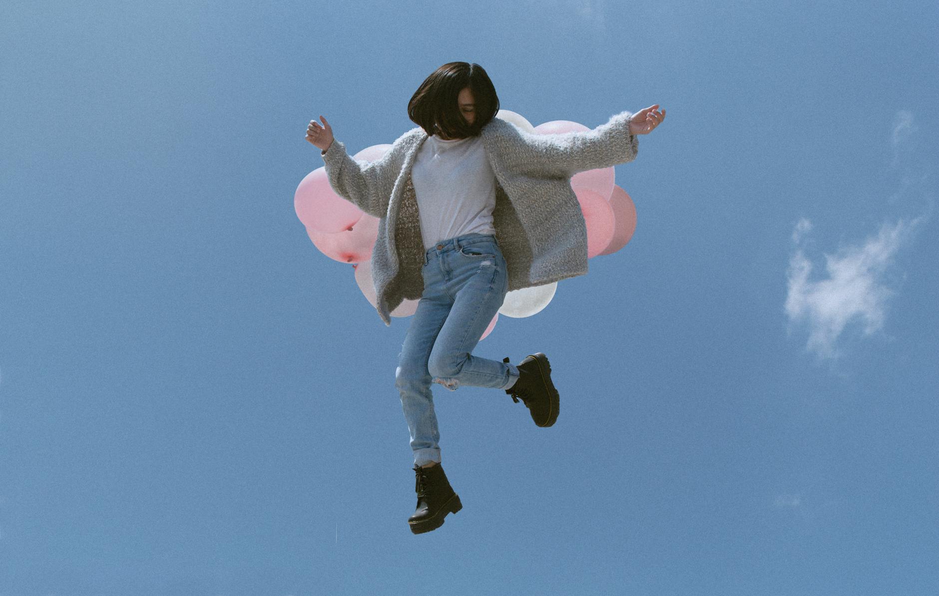 뉴진스 해린과 혜인, 어도어 복귀로 중단된 활동 재개 기대감 상승