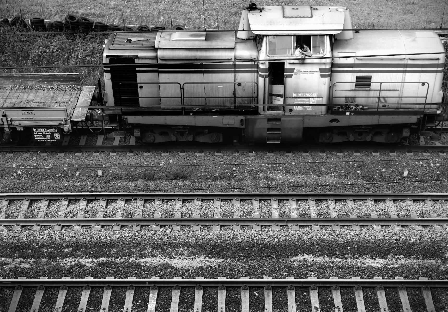 신안 여객선 좌초 사고, 휴대전화 사용과 해경 형사입건 방침