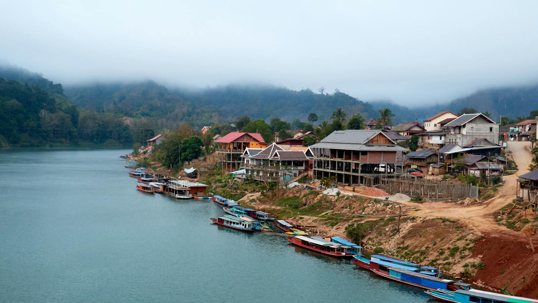 박성한, 3타수 3안타로 뜨거운 경기력 과시 featured image 329