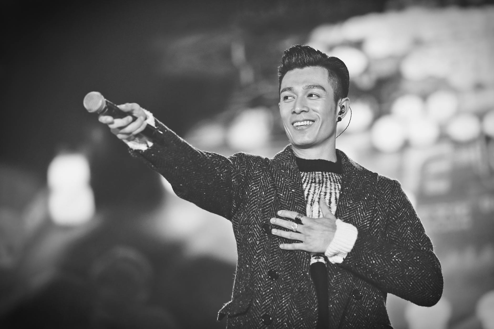 송민호, 102일 무단 결근으로 불거진 부실 복무 의혹 재판 시작