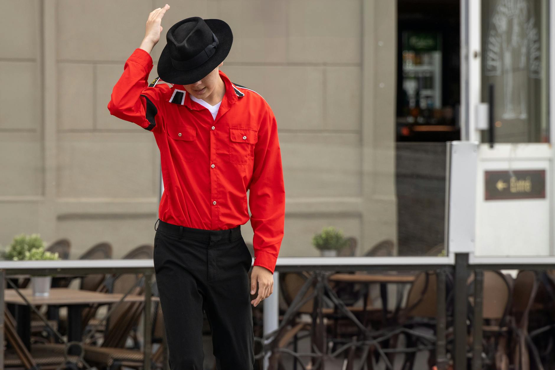 마이클 잭슨 성적 학대 의혹과 220억 전면 재촬영 이슈 featured image 797