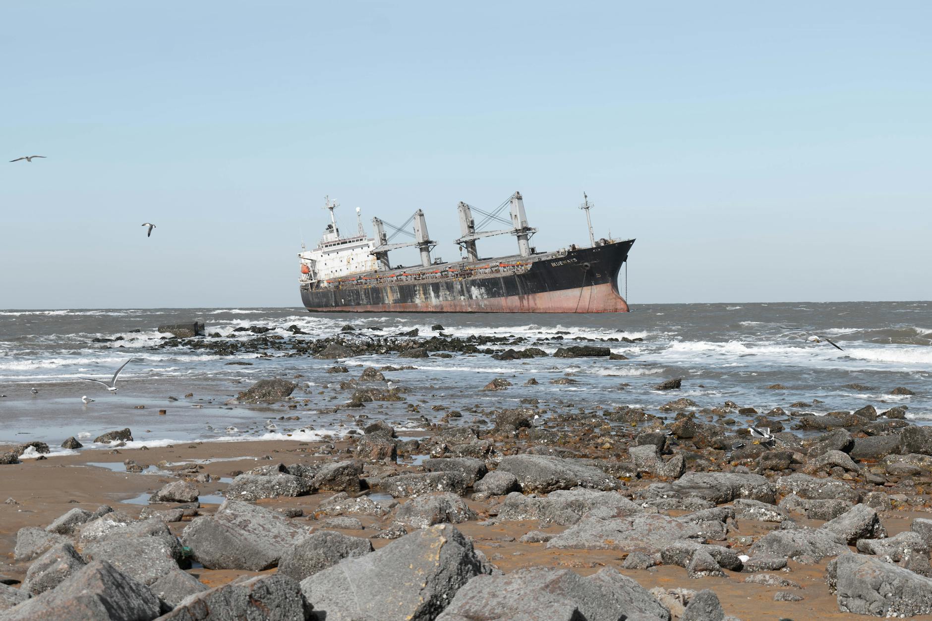 이란 공격 후 호르무즈 해협에서 태국 배 실종자 시신 발견