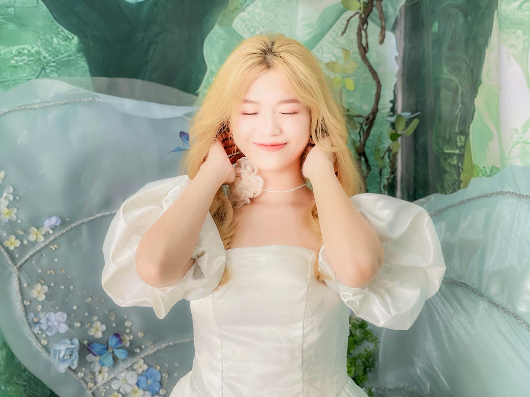 채연 눈물 셀카 비하인드 공개: 힘들었던 순간과 300장 촬영 이야기 featured image 385