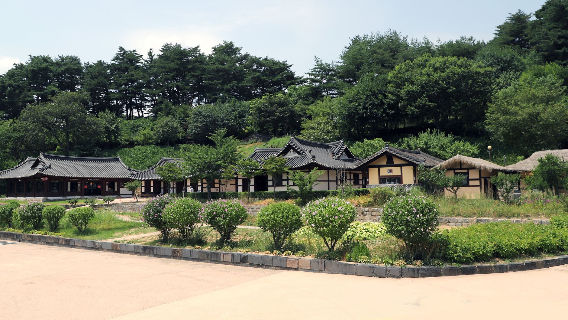 서강준 안은진 밀착 스킨십과 일상복, 10년 연인 같은 사랑 이야기 featured image 261